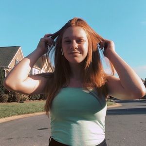 Meet your Posher, Elyssa